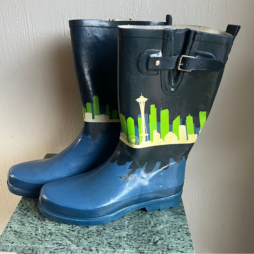Rain Boots with Seattle Cityscape - Picture 2 of 5